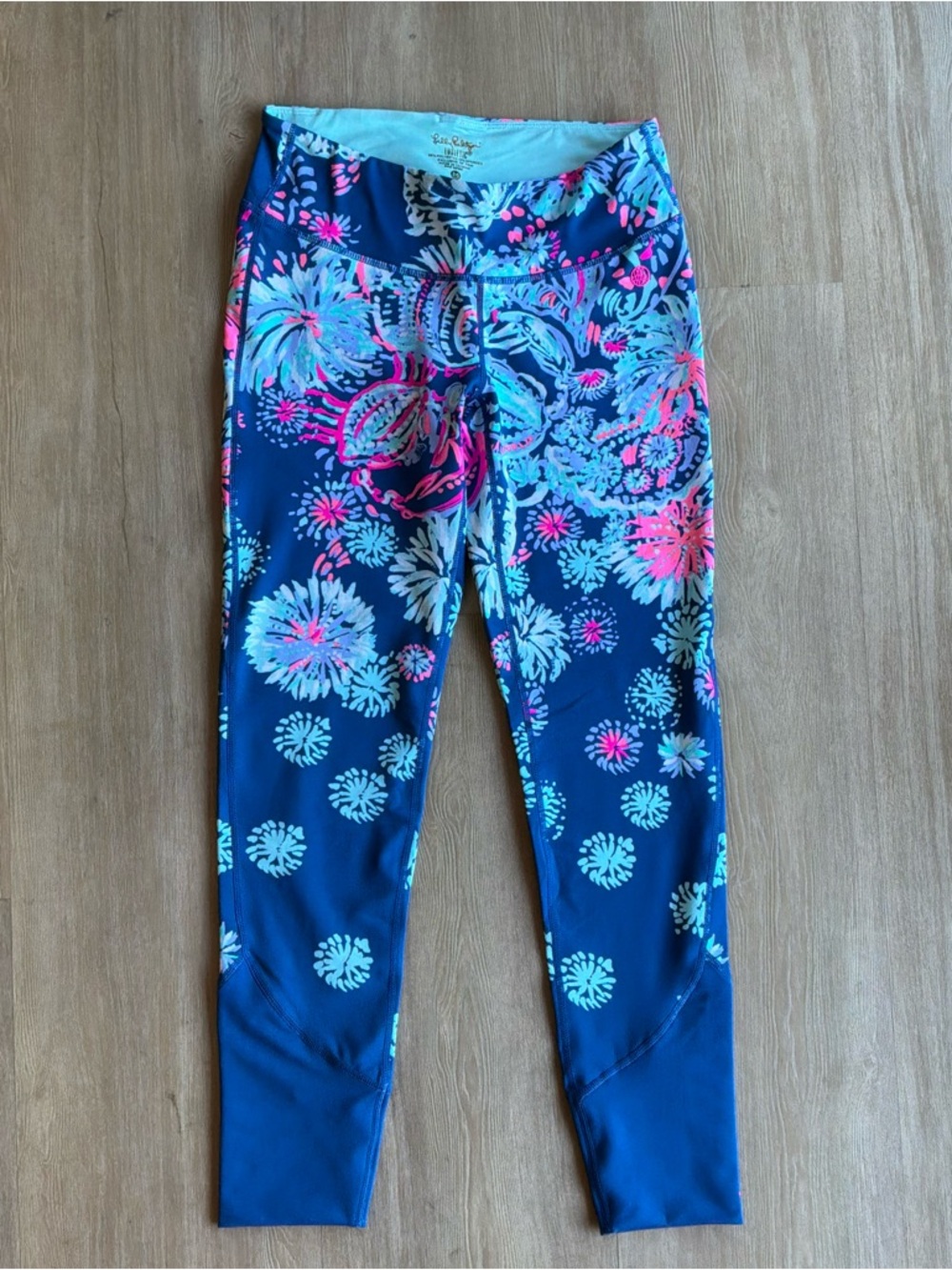 Lilly Pulitzer Maralyn Weekender Legging  Gypsea Girl Size Medium NWOT - Picture 2 of 16
